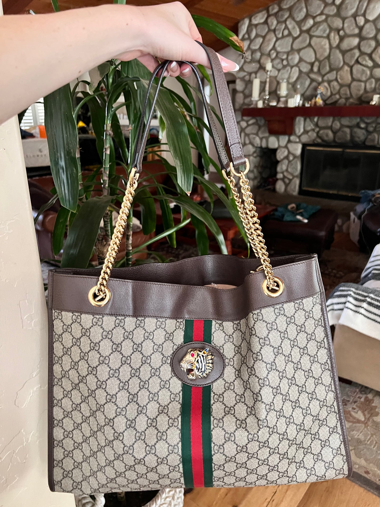 Gucci GG supreme tiger head large tote with pochette