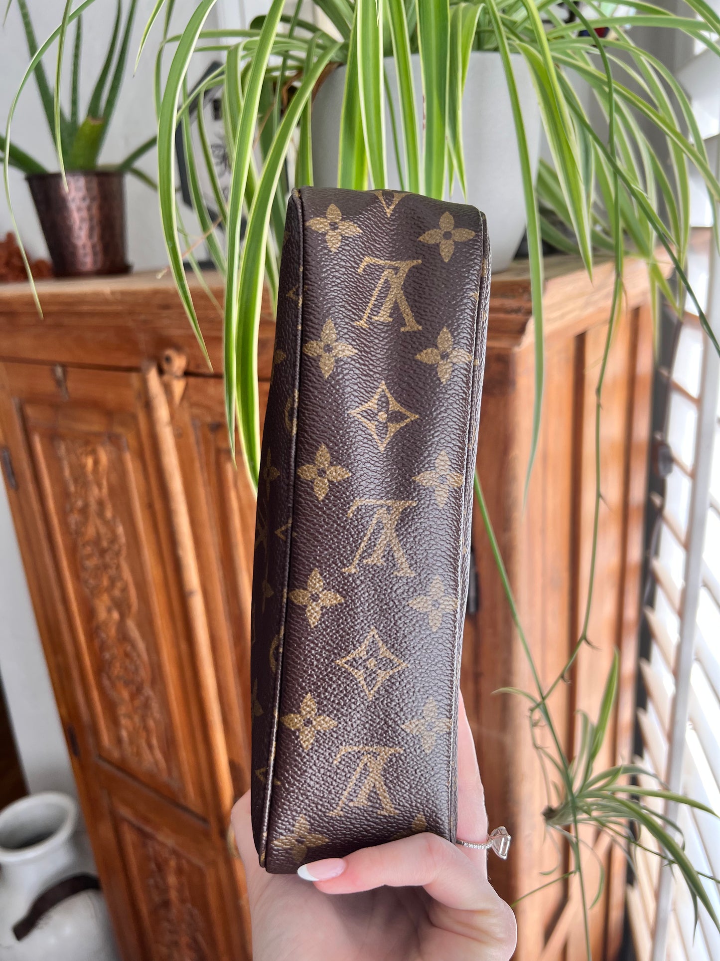 Louis Vuitton monogram Trousse 24