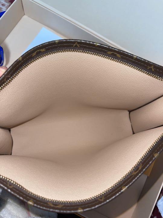 Louis Vuitton monogram toiletry 26