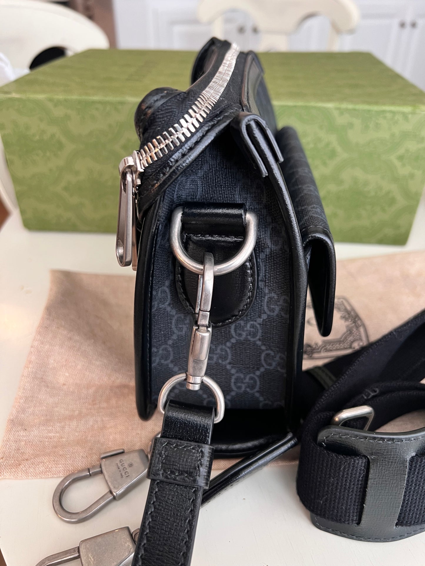 RARE! Gucci GG supreme black small messenger crossbody / wristlet bag