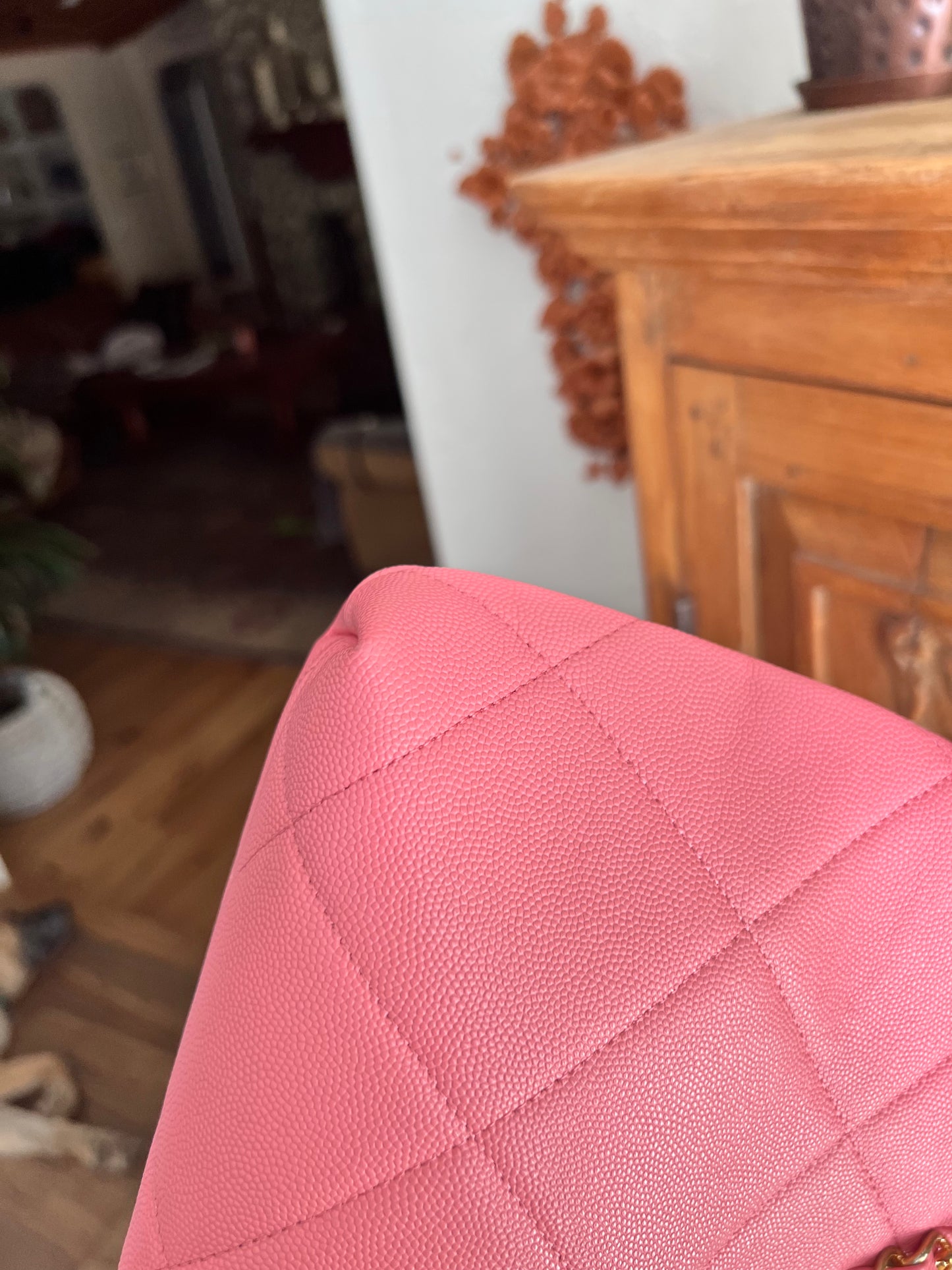 Rare! Chanel pink caviar large quilt cutout chain handle clutch