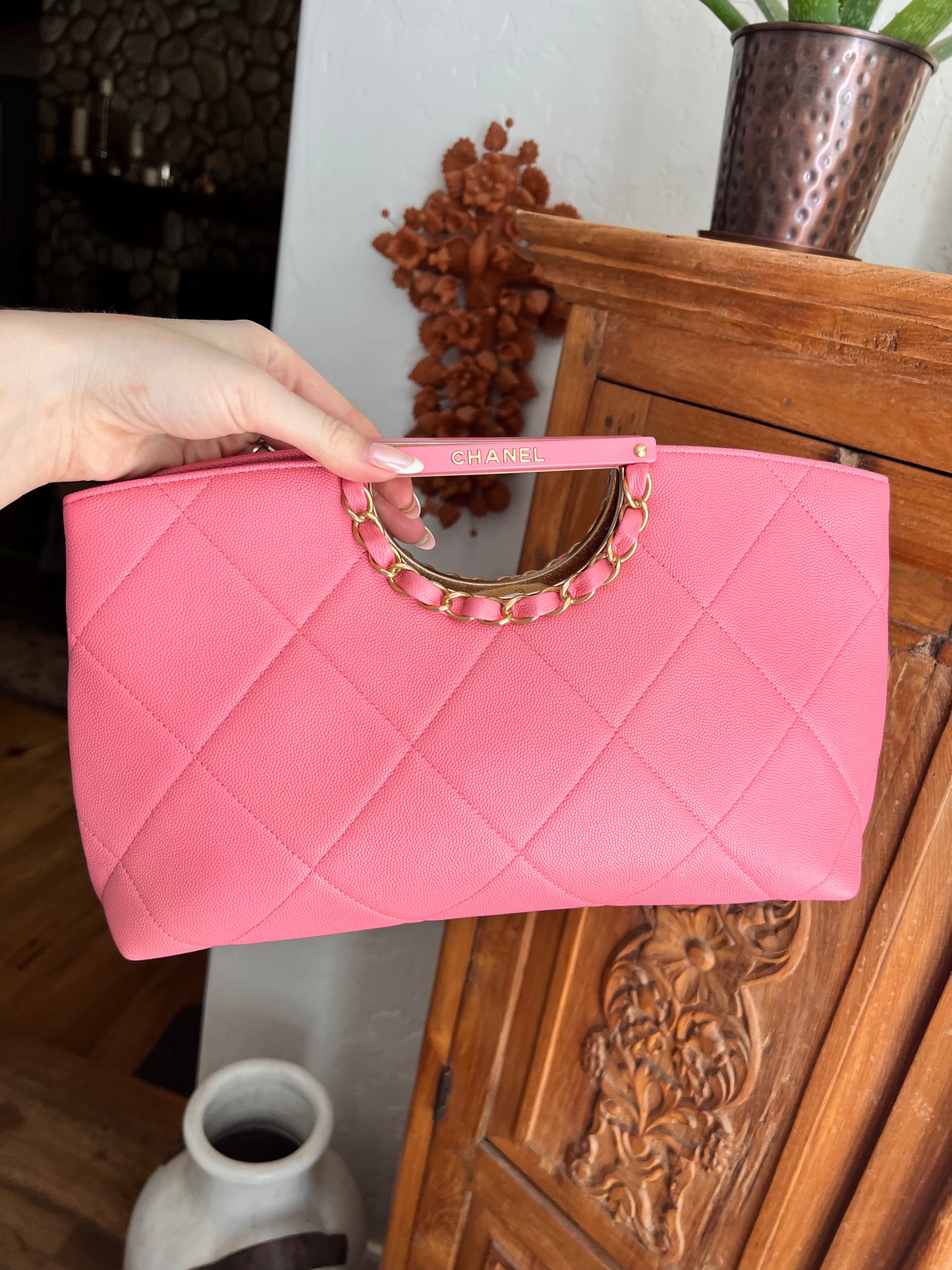 Rare! Chanel pink caviar large quilt cutout chain handle clutch
