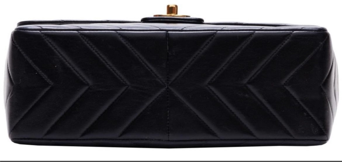 Chanel chevron black lambskin messenger flap bag