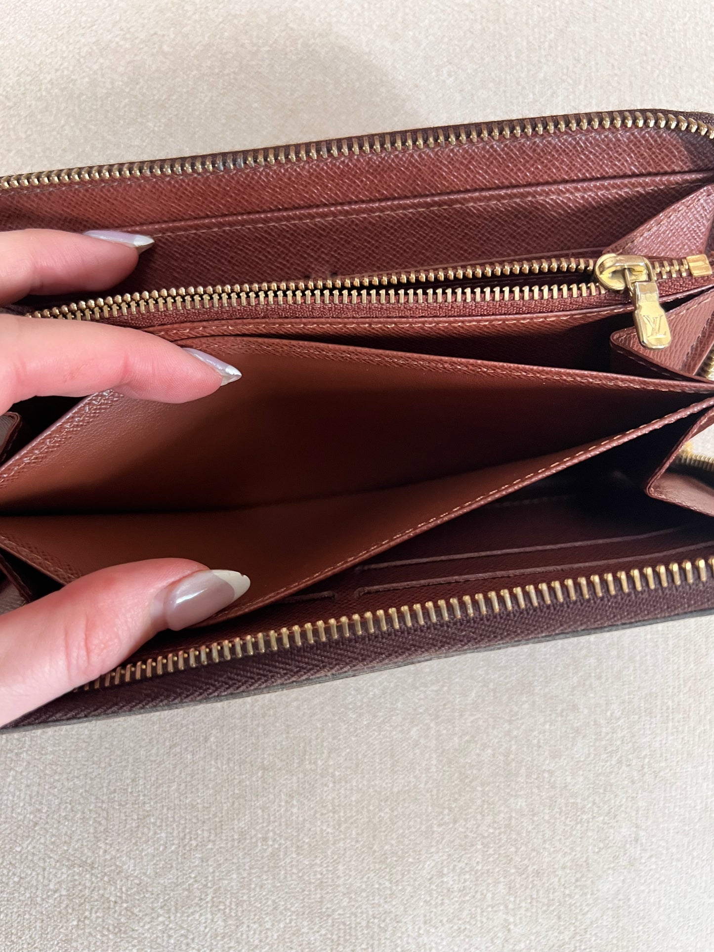 Louis Vuitton monogram zippy wallet