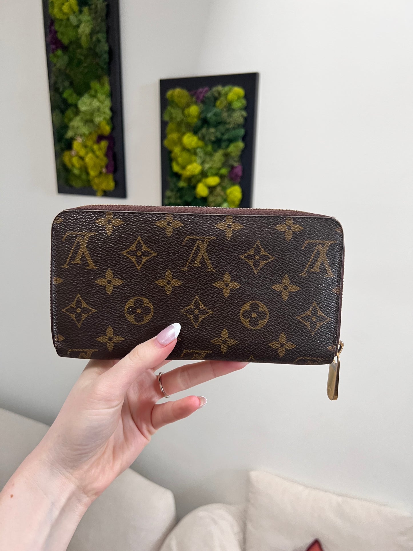 Louis Vuitton monogram zippy wallet