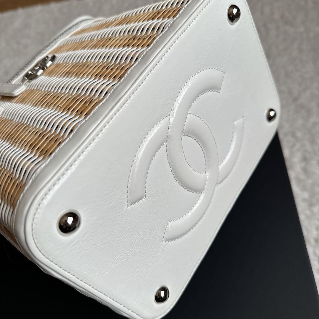 Chanel white wicker basket CC vanity top handle on chain