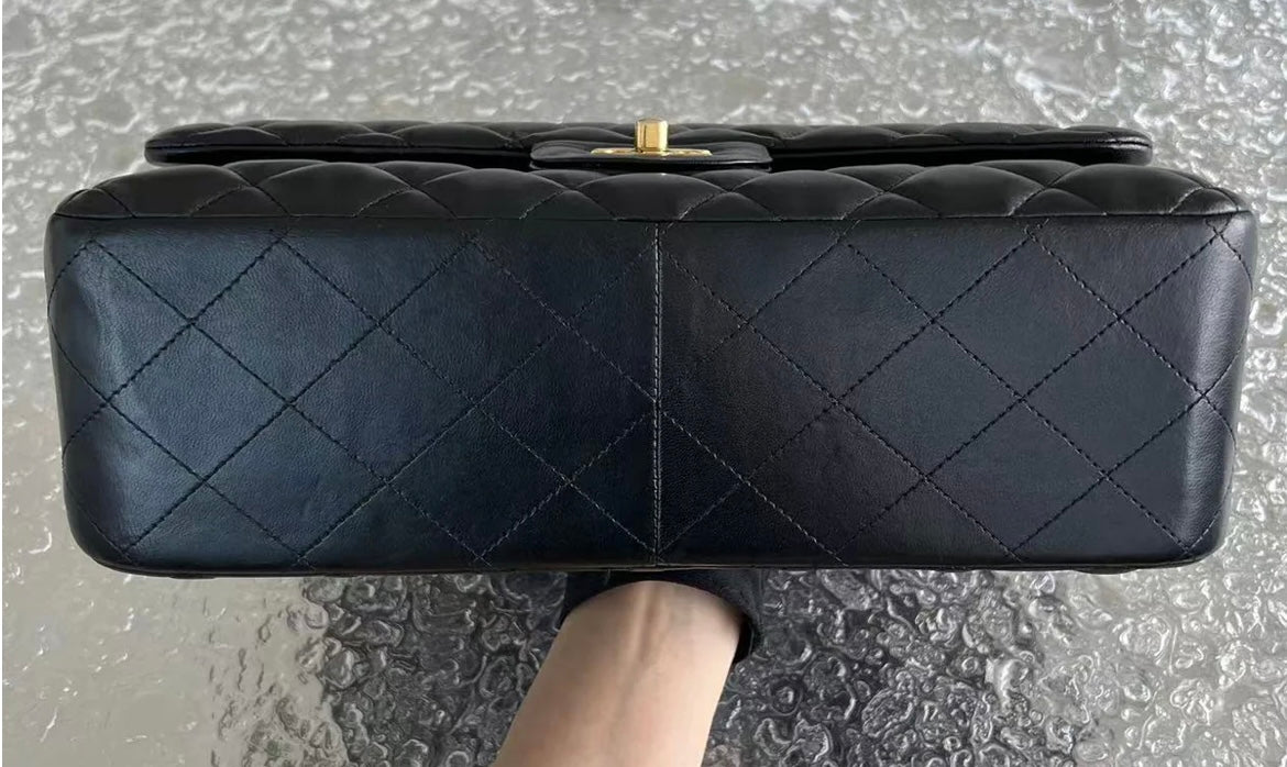 Chanel jumbo double flap black lambskin GHW