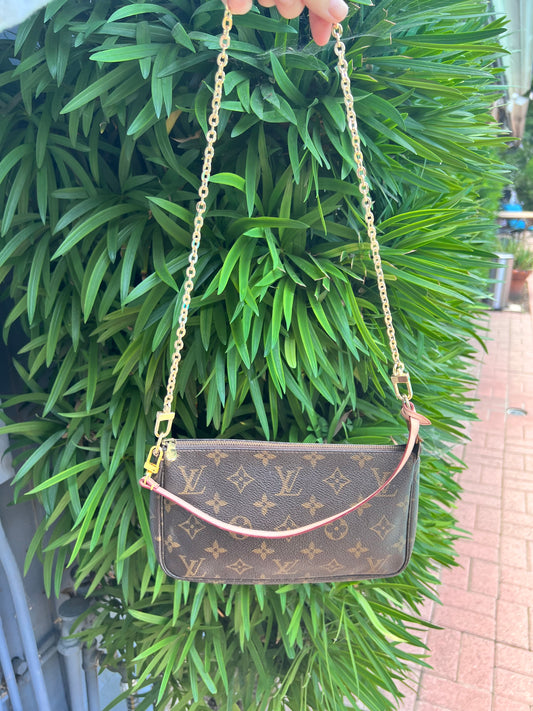 Louis Vuitton monogram vintage pochette accessories