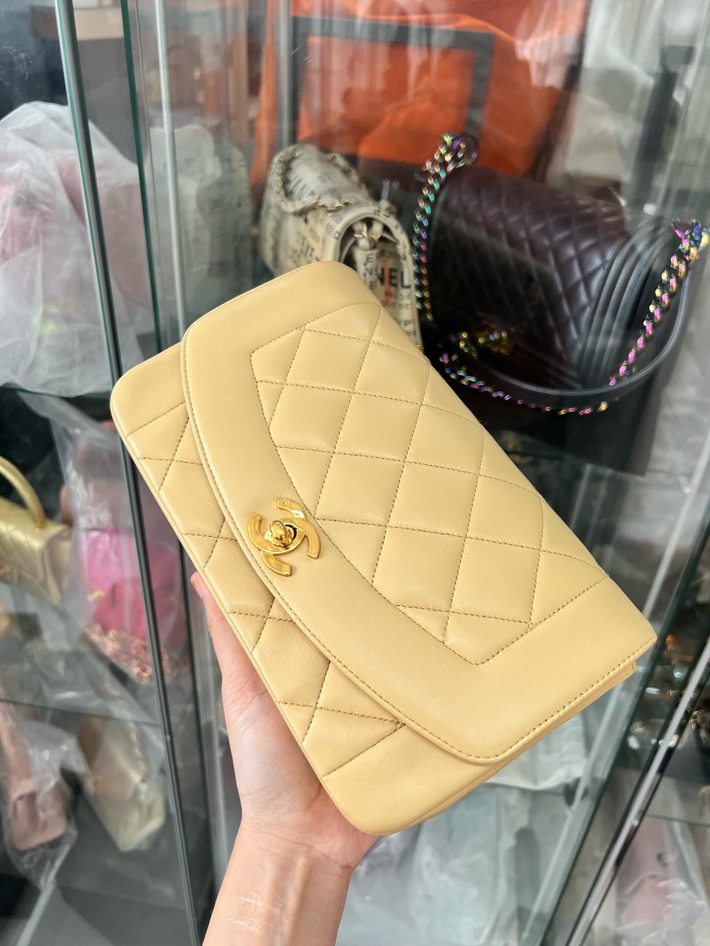 Chanel vintage small Diana beige lambskin