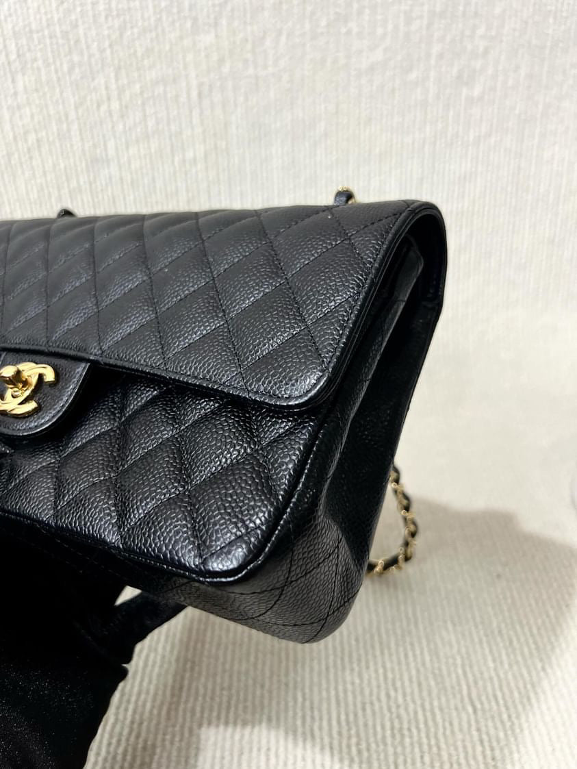 Chanel black caviar medium classic flap GHW