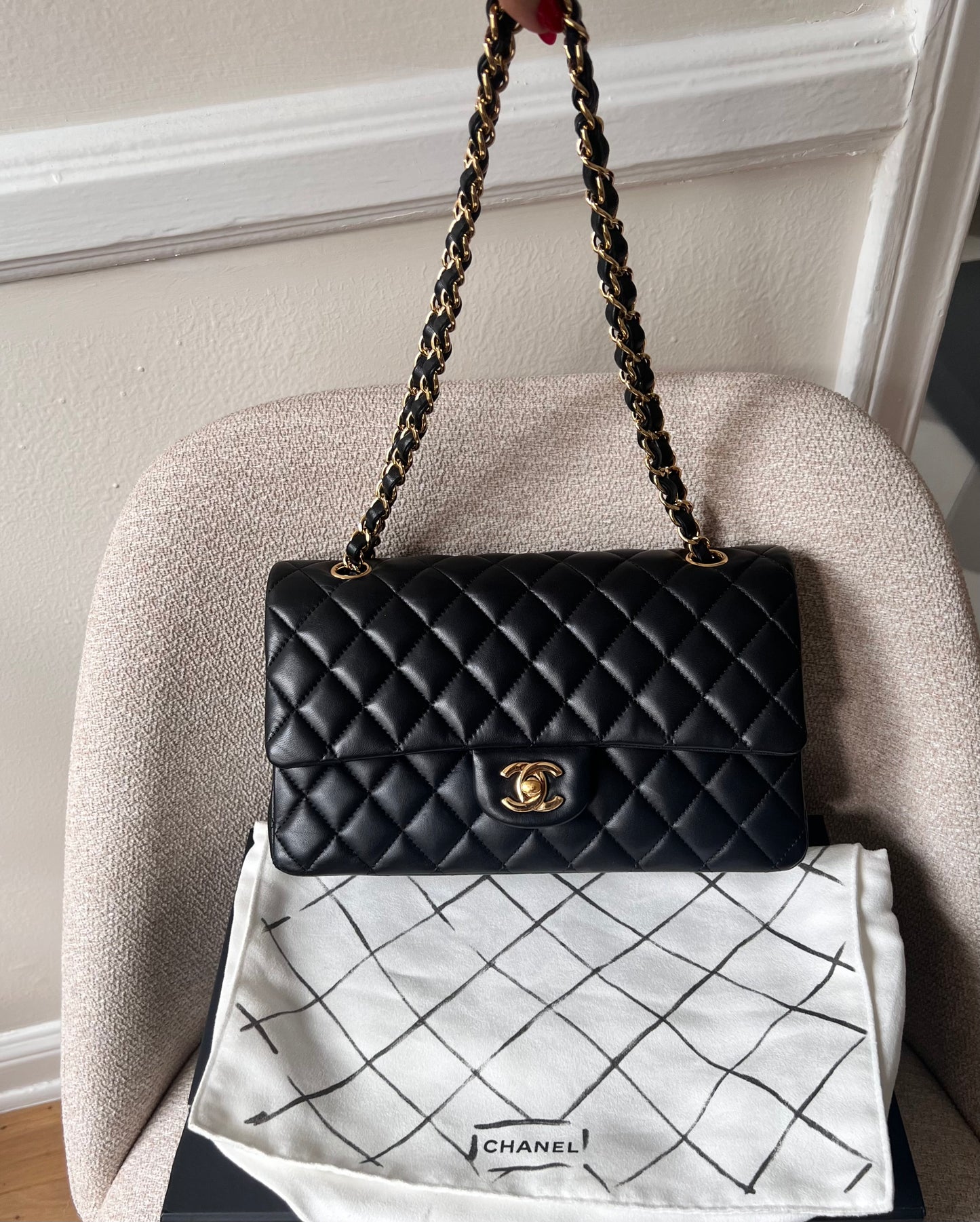 Chanel black lambskin medium classic flap GHW