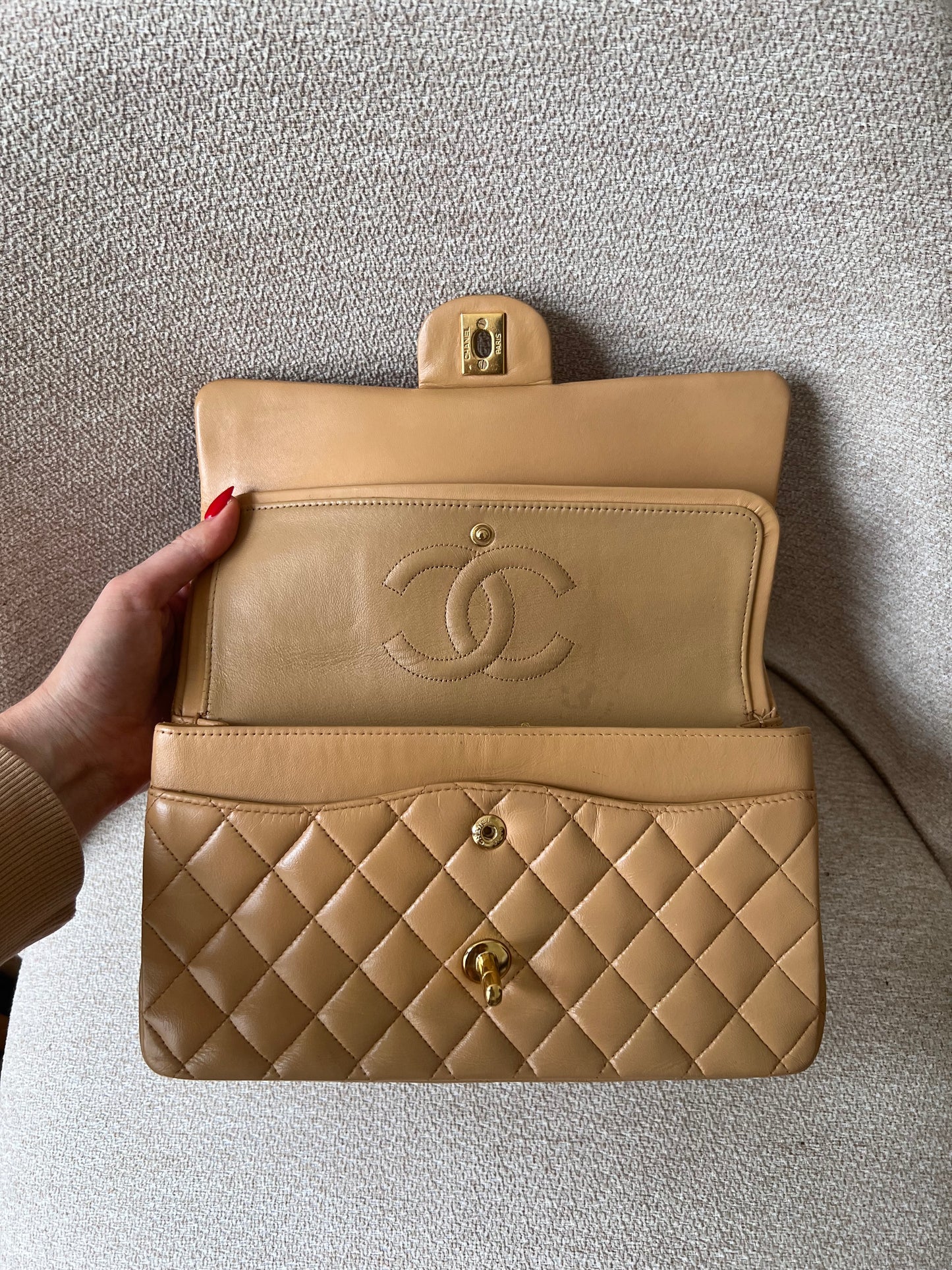 Chanel beige lambskin medium classic flap GHW