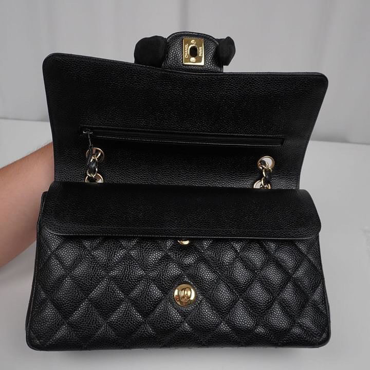 Chanel Black caviar GHW medium classic flap bag