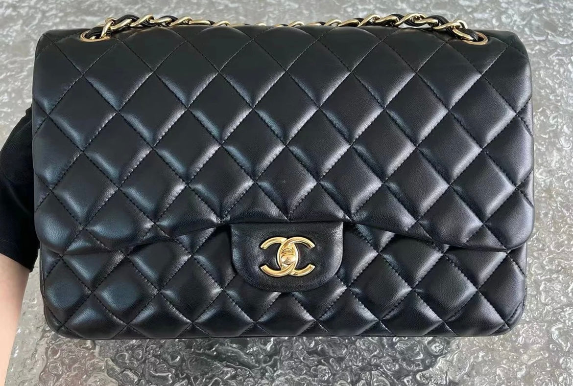 Chanel jumbo double flap black lambskin GHW