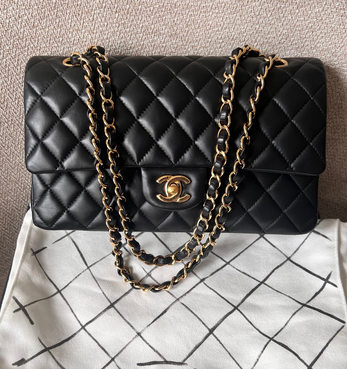 Chanel black lambskin medium classic flap GHW