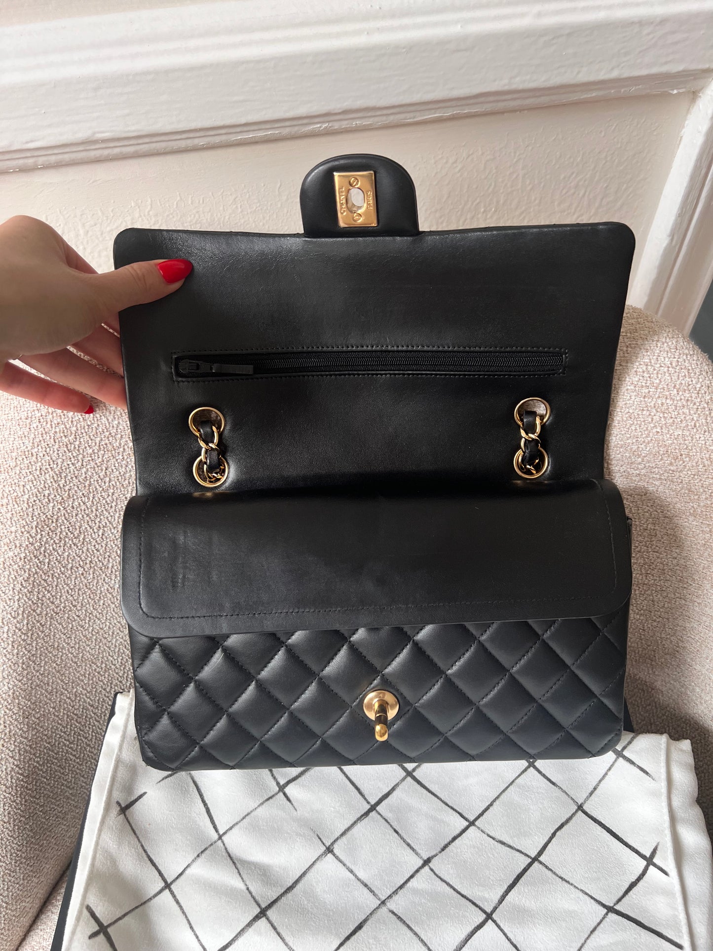 Chanel black lambskin medium classic flap GHW