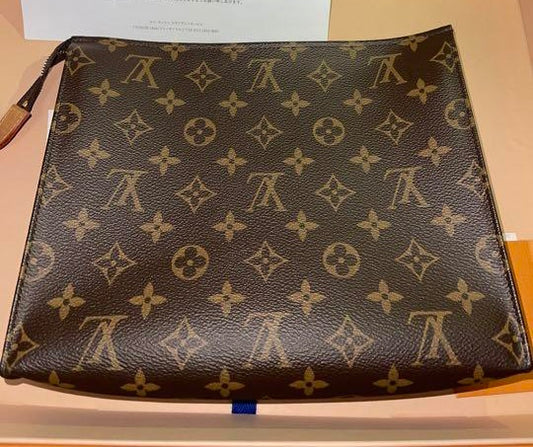 Louis Vuitton monogram toiletry 26