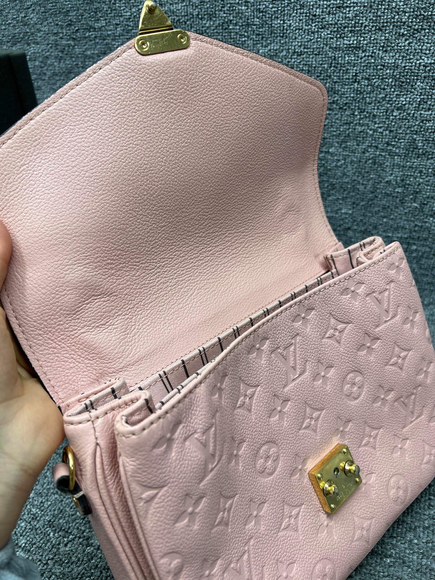 Louis Vuitton empreinte pochette metis in rose poudre