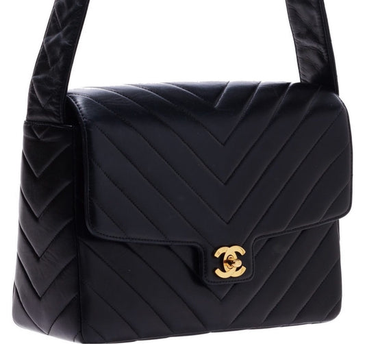 Chanel chevron black lambskin messenger flap bag