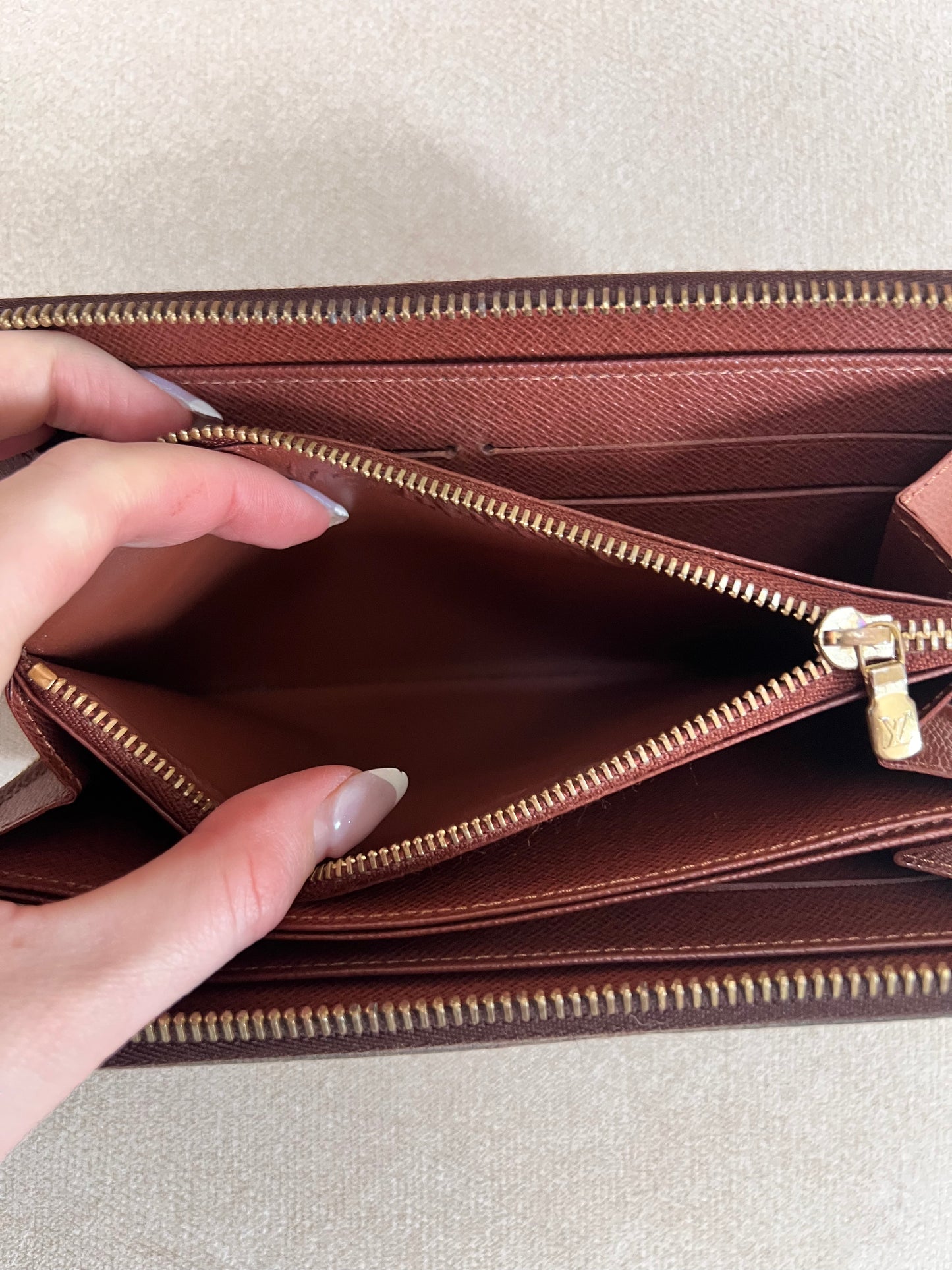 Louis Vuitton monogram zippy wallet