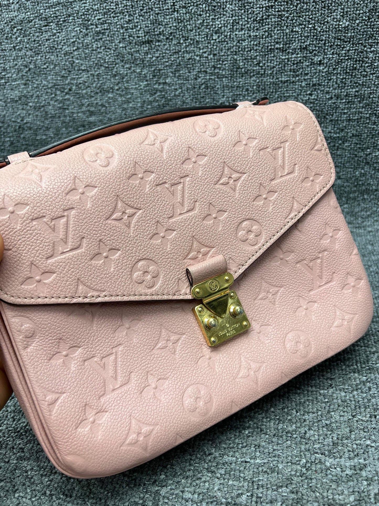 Louis Vuitton empreinte pochette metis in rose poudre